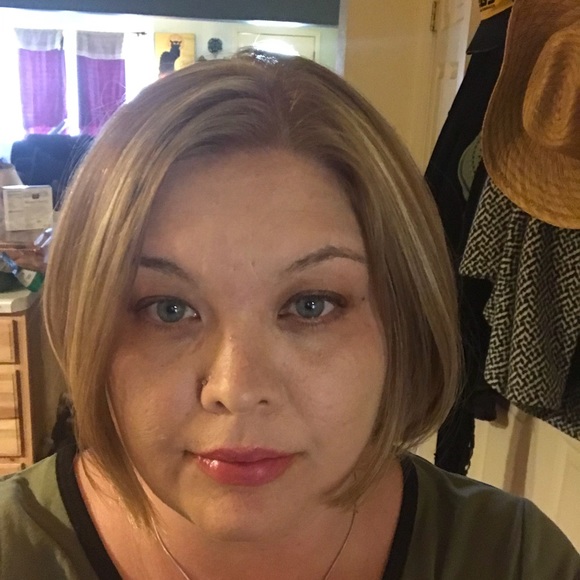 Meet your Posher, Tamara - Picture 1 of 1